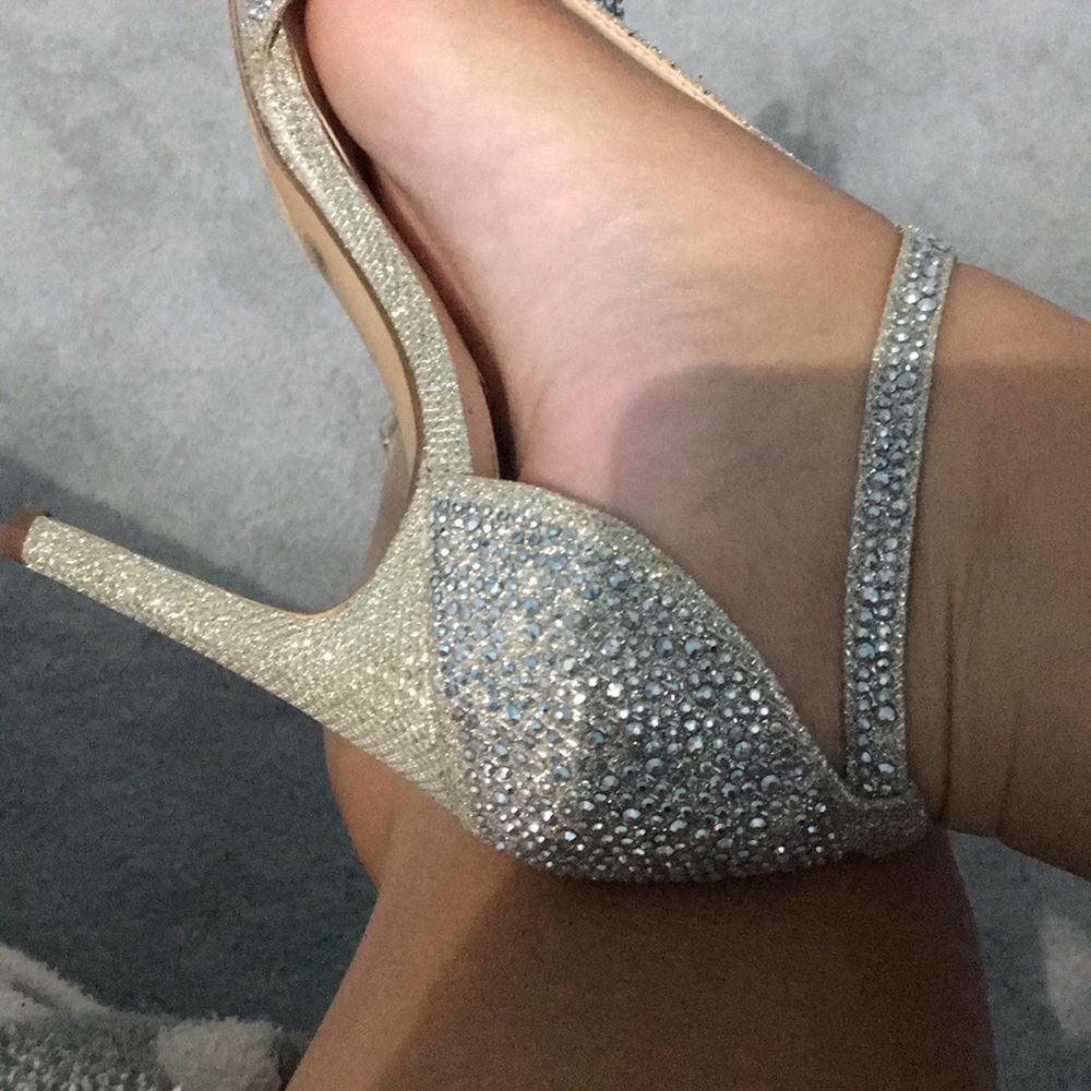 INC Bow Heels - Picture 6 of 8